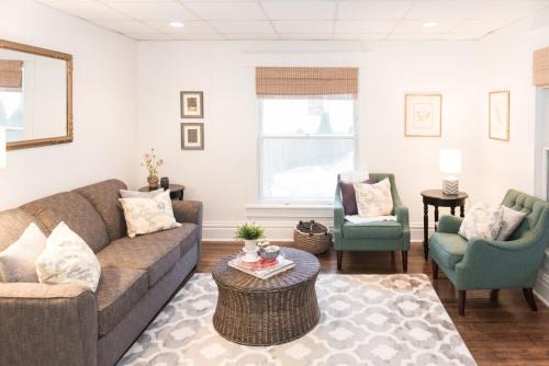 Ames Apartment | Campus Downtown WiFi Near Starbucks Superhosts