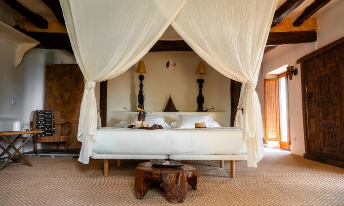 Sales de Llierca Hotel | Can Serola