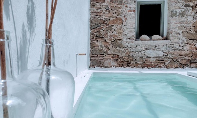 Sant Jordi Desvalls House | CAN TANDO Restored catalan old barn to enjoy peaceful rural simplicity