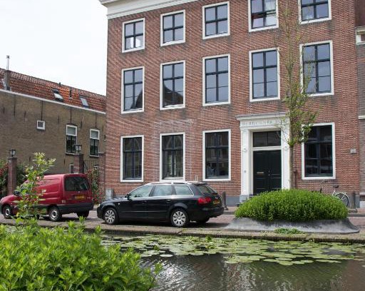 Gouda Apartment | Canal House in Historic City Center Gouda