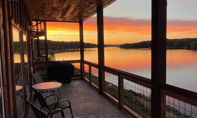 Houghton Cabin | Canal View Trailside Cabin 23A