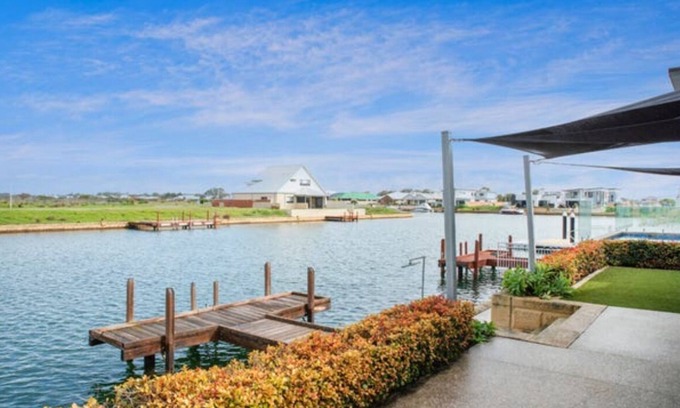 Geographe House | Canal Waters relax and enjoy even bring the boat to the back door