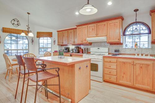 Port Isabel House | Canalfront Port Isabel Cottage 5 Mi to Beach!