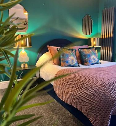 Pontrilas House | Canalside Terrace-Boutique Stay Worcester City