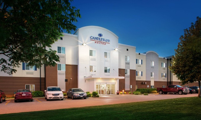 Bellevue Hotel | Candlewood Suites Bellevue by IHG