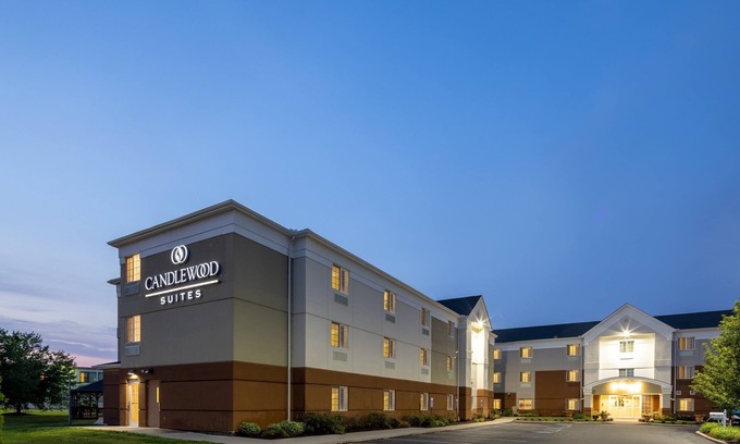 Windsor Locks Hotel | Candlewood Suites Windsor Locks Bradley Arpt by IHG