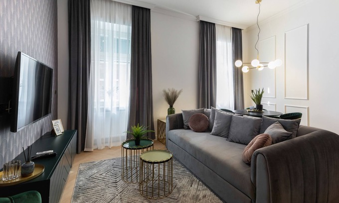 Donji Grad Apartment | Candy Cavalier Zagreb Center Lux