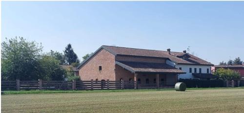 Persico Dosimo Bed & Breakfast | Canovetta Country House "Camelia" - nearby Cremona