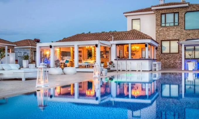 Cape Greko Villa | Cape Serenity Mansion