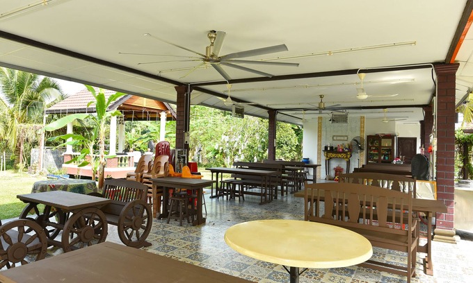 Jasin Hotel | Capital O 90558 My Daddy Farm Chalet