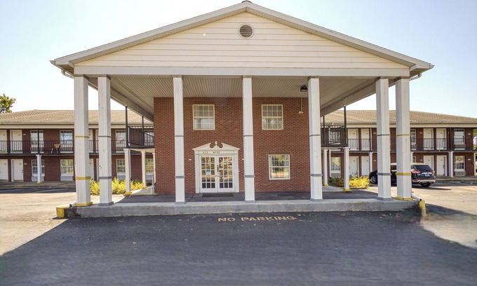 Rantoul Hotel | Capital O First Heritage Inn Rantoul IL I 57