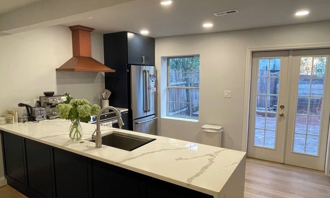 Capitol Hill House | Capitol Hill Rowhouse with parking! Sleeps 8. Two washer/dryers, 2 kitchens!