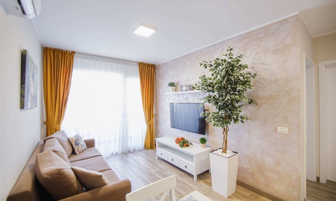 Oradea Apartment | Cappuccino Colors at West Residence