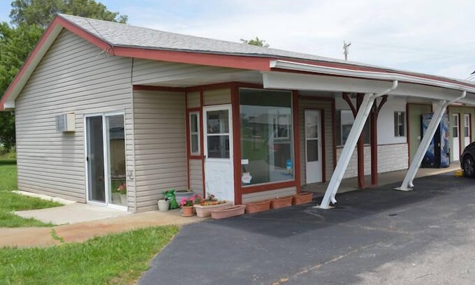 Elwood Hotel | Capri Motel By OYO Elwood, Wathena