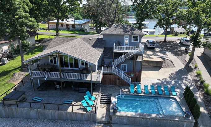 Sunrise Beach House | Captain Ron's House - Heated Pool - Hot tub - Games - Party Dock - Sleeps 22+