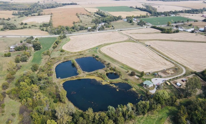 Illinois City House | Captain's Cove is a county getaway with private ponds for all of life's moments!