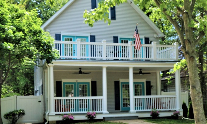 Arundel on the Bay House | Captain's Retreat! Newly Renovated - few steps from the beach!