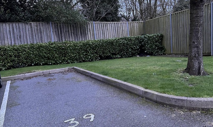 West Bromwich Apartment | Captivating 2-bed Apartment in West Bromwich