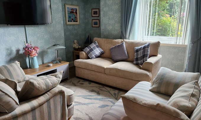 Largs Apartment | Captivating 2-Bed ground floor Apartment in Largs