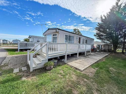 Beckingham Other | Caravan With Decking & Free Wifi At Steeple Bay Ref 36051D