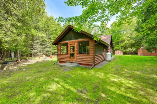 Pittsfield House | Cardinal Pines Cabin on 8 Acres - Dog Friendly!