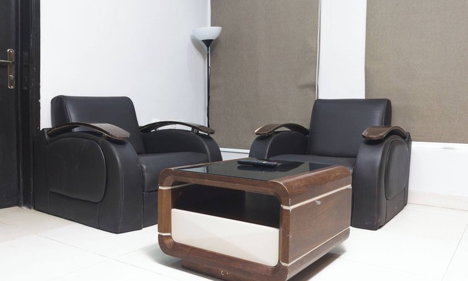 Somolu Apartment | Carnelian B= Cozy 1-bedroom apartment in enchanting Lagos with AC