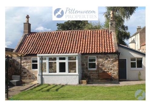 Pittenweem House | Carpenters Cottage- coastal stay with garden