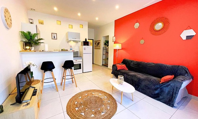 Miramas Apartment | Carré Rouge*Gare Sncf*Fibre Wifi