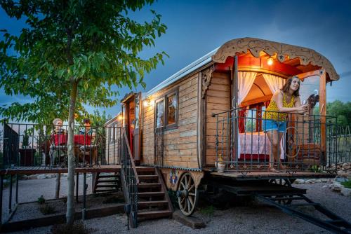 San Jorge Ski Chalet | Carromato de Circo - Tierra de Arte