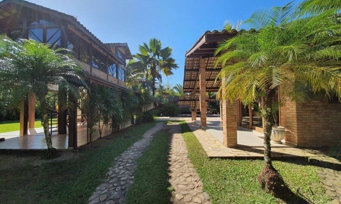 Itamambuca House | Casa Para Famílias com Quadra de Futebol, Piscina e há Poucos Metros da Praia