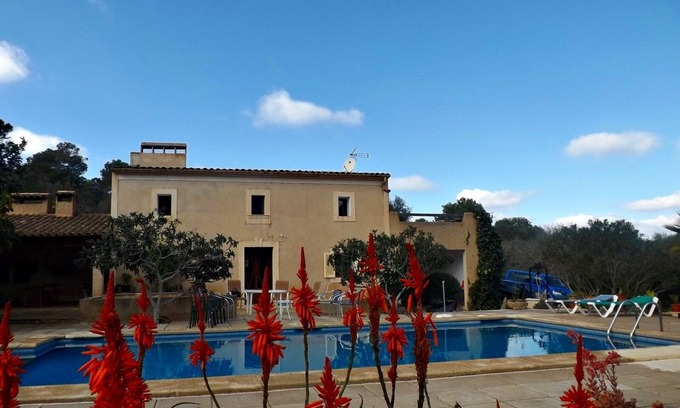 Felanitx Villa | Cas Bunyoler - In Cas Concos, Felanitx, with private swimming pool, AC bedrooms