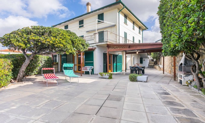 Rosignano Solvay Apartment | Casa al mare di Leo by Interhome