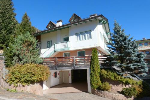 San Giovanni di Fassa Apartment | Casa Al Mesdì