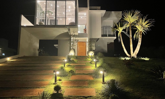 Itai Cottage | Casa alto padrão as margens da represa de Avaré.