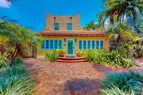 Riviera Beach House | Casa Amarilla Main House