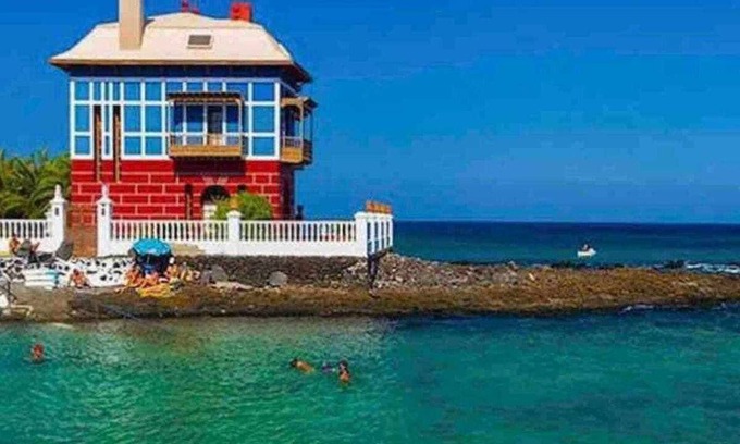 Arrieta Apartment | CASA ANCLADA BAJA in Playa de Arrieta