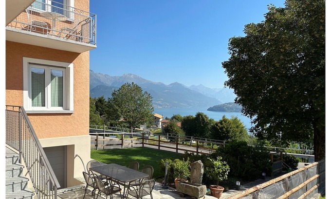 Vignola House | "Casa Azalea" - Lake Como view - garden and private parking - free WiFi