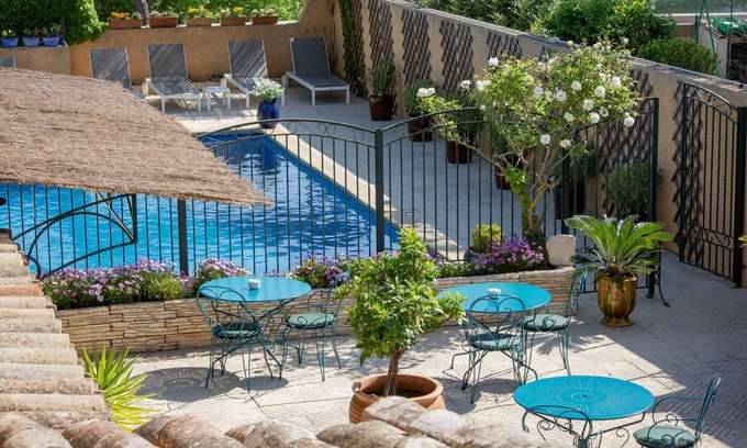 Serignan House | Casa Belle