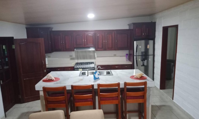 Tela House | Casa Cardona , A charming 2bedroom and 2 bathroom house in TELA!
