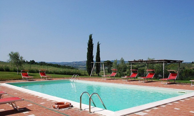 Castelfiorentino House | Casa Cassiodoro A: A characteristic age-old farm house surrounded by vineyards and olive groves, with Free WI-FI.