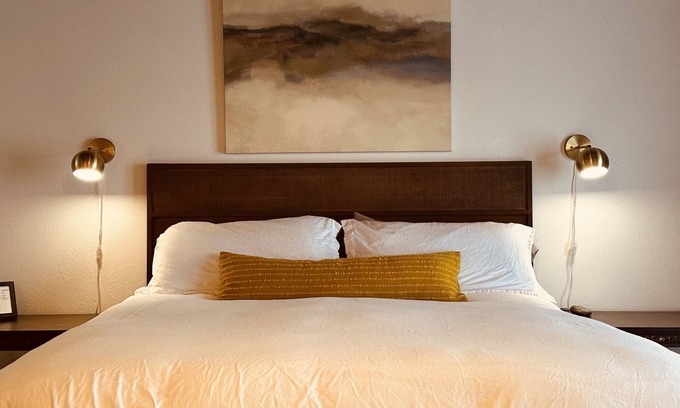 Truth or Consequences House | Casa Chamisa Too - 1920s renovated Adobe in T or C