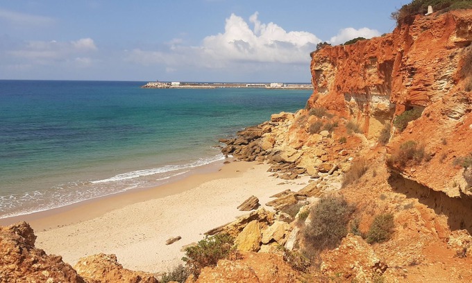 Cabo Roche House | Casa Concha, vacation home near the sea with garden and private pool, A/C & WIFI