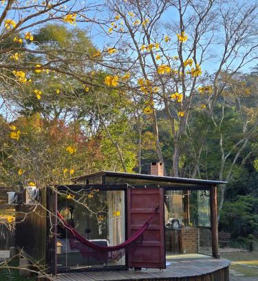 Miguel Pereira House | Casa Container com Hidro ao Ar Livre e Vista para a Natureza Miguel Pereira