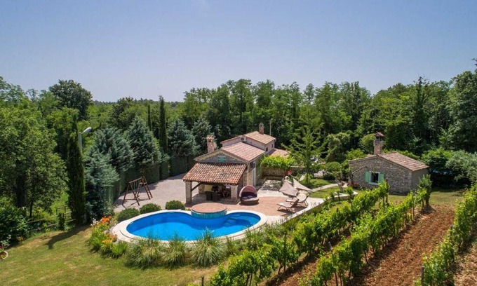 Zupanici House | Casa Corona
