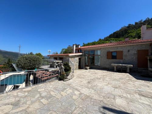 Cova House | Casa da Lage - Gerês - Piscina privada - Vistas rio, campo e montanha