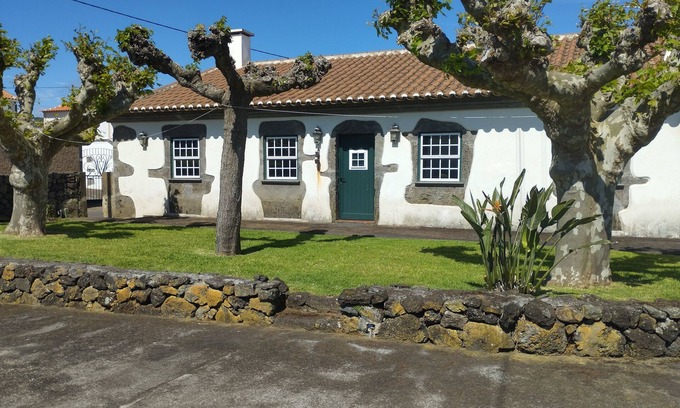 Altares House | Casa das Vaquinhas, charming retreat located on the picturesque Terceira island