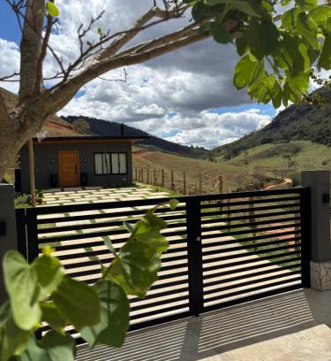 Araras House | Casa de Campo em Secretário, Charme e tranquilidade