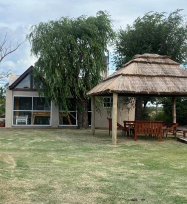 Venado Tuerto House | Casa de campo La Vanguardia