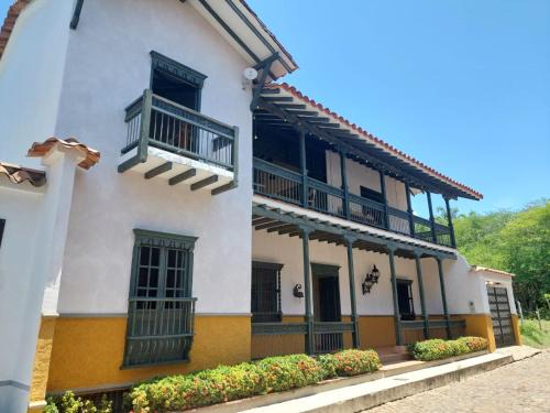 Quebrada Guadalejo House | Casa de descanso con piscina y jacuzzi en Cauca viejo