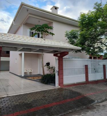 Itacolomi House | Casa de férias para 12 pessoas em Picarras e Beto Carrero